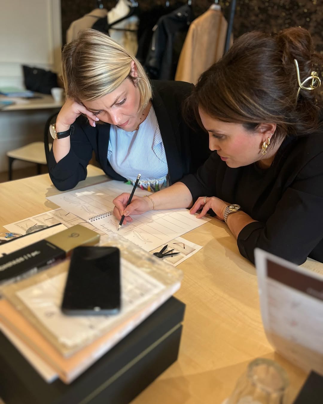 Créer un cabinet de maquillage permanent rentable : Le guide complet 2025