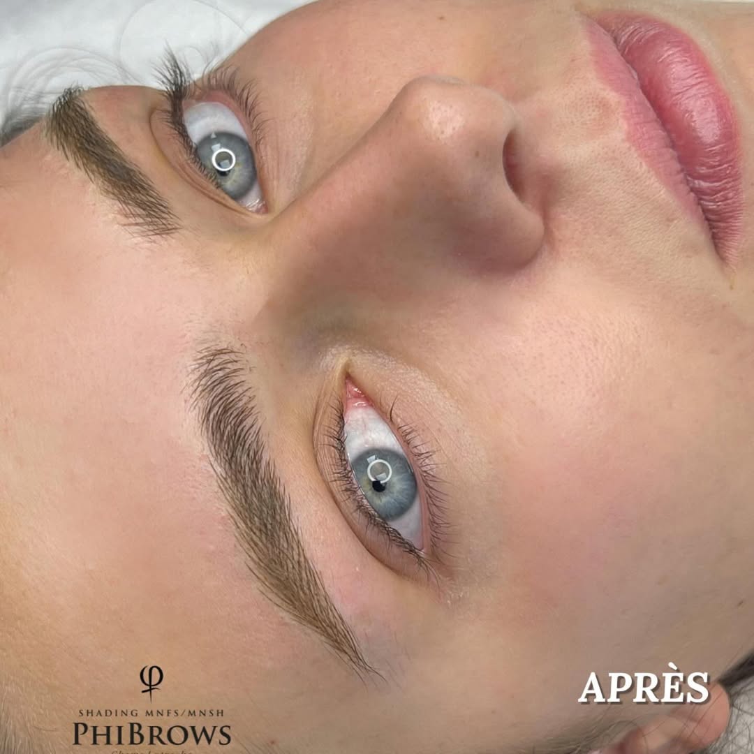 Microblading 2025 : Les 7 tendances qui révolutionnent l'art du sourcil